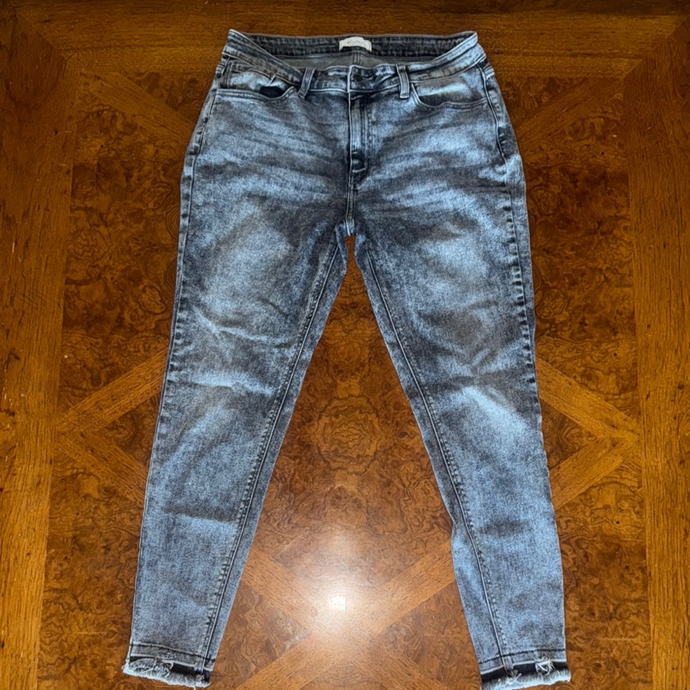 Size 31 KanCan Dark Gray Skinny Jeans